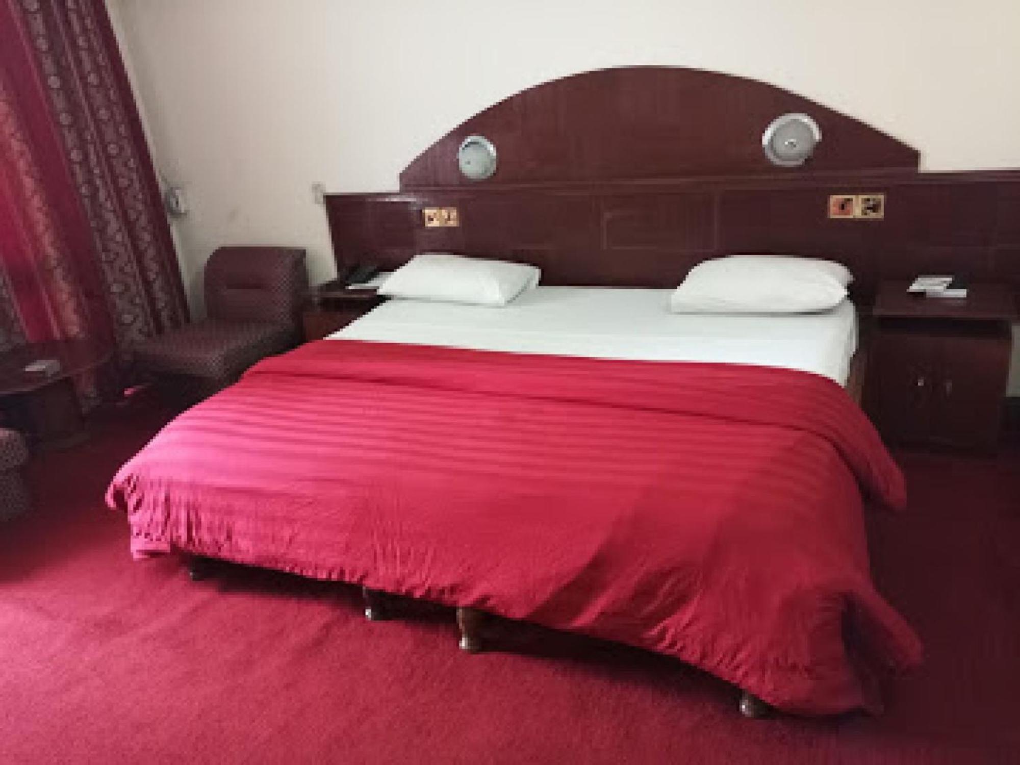 Room In Lodge - Premier Hotel-Ібадан Екстер'єр фото